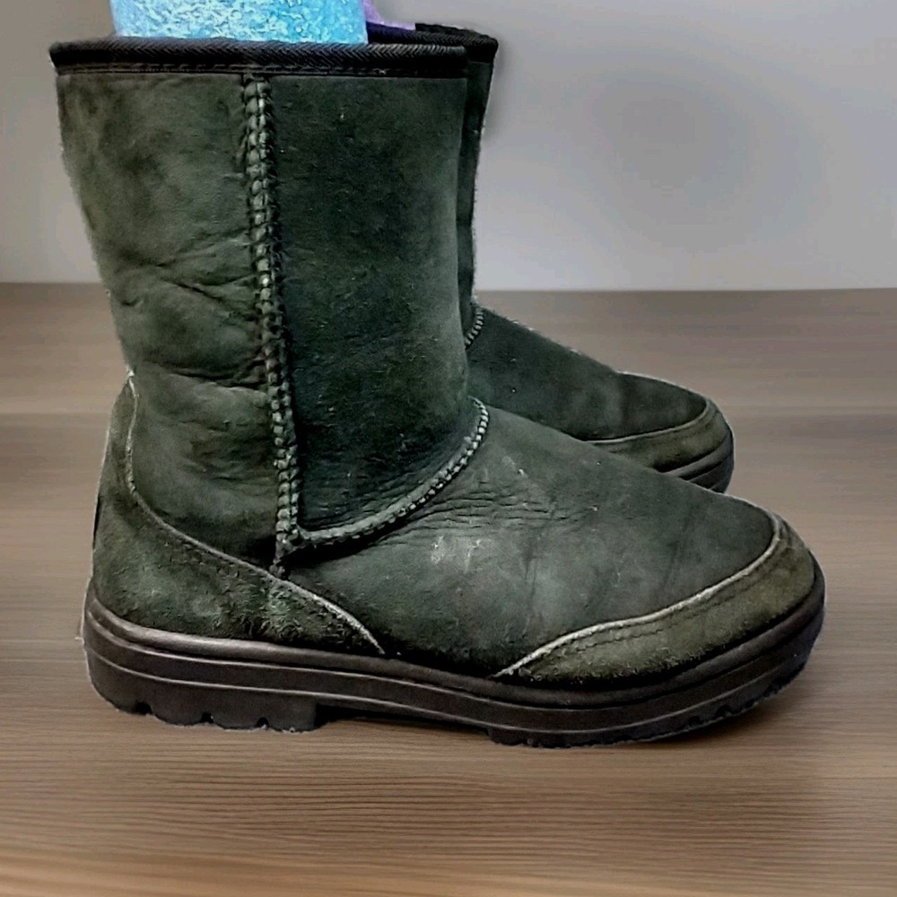 UGG Australia Ultra Short Womens 7 Black Suede Shearling Boots 5225‎ Lug Sole